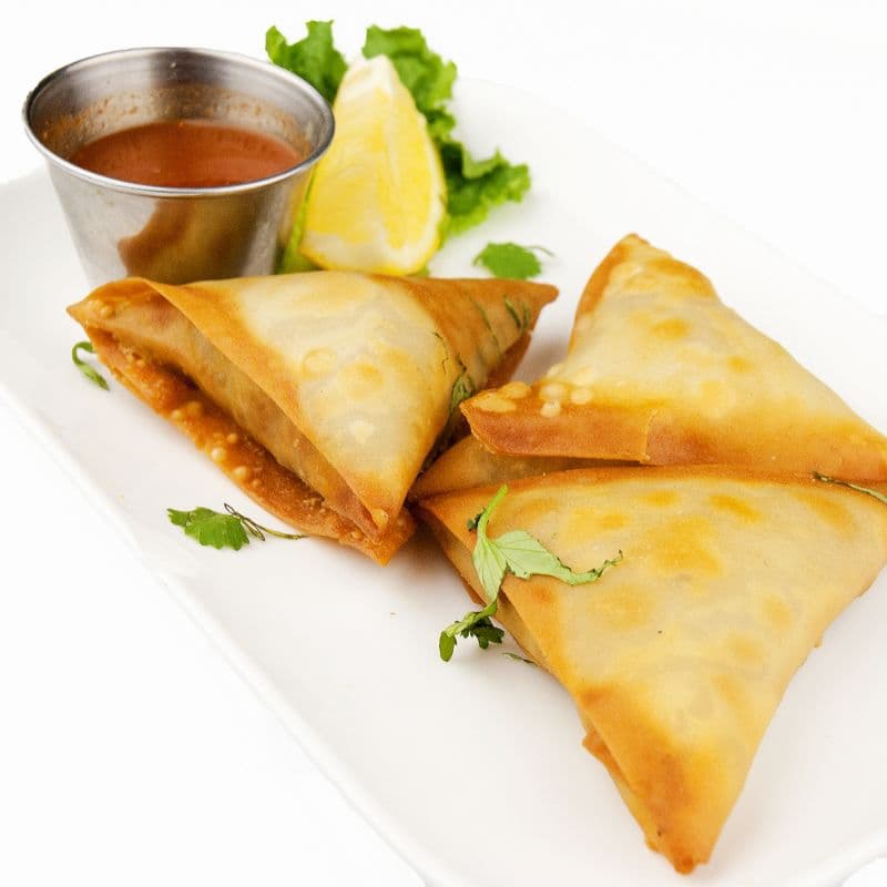Veggie Samosas (2 pcs) with Chutney